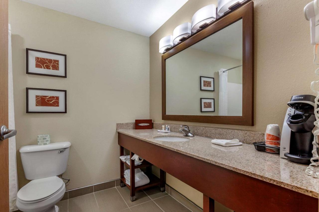 Comfort Suites Delavan - Lake Geneva Area Экстерьер фото