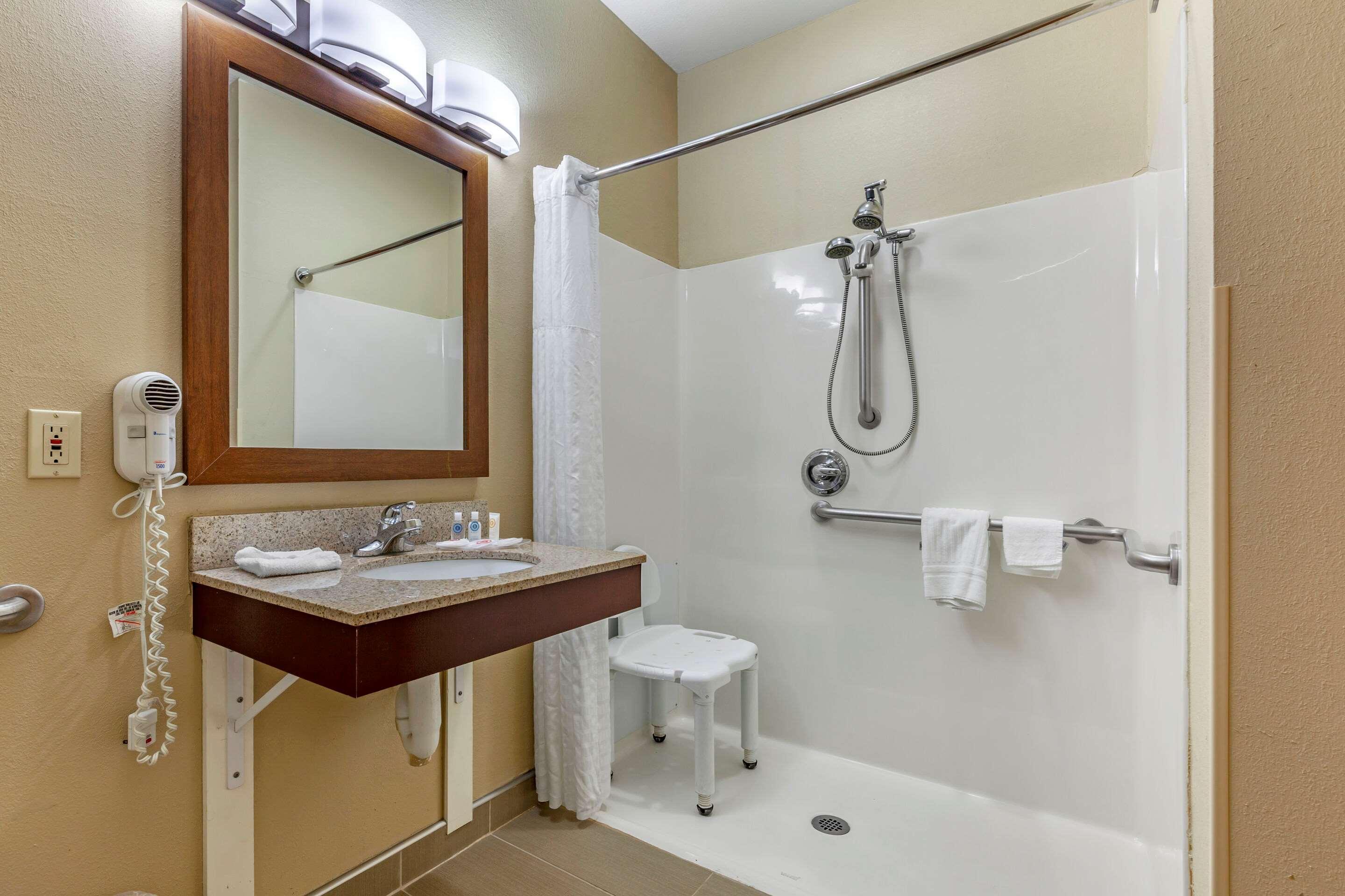 Comfort Suites Delavan - Lake Geneva Area Экстерьер фото
