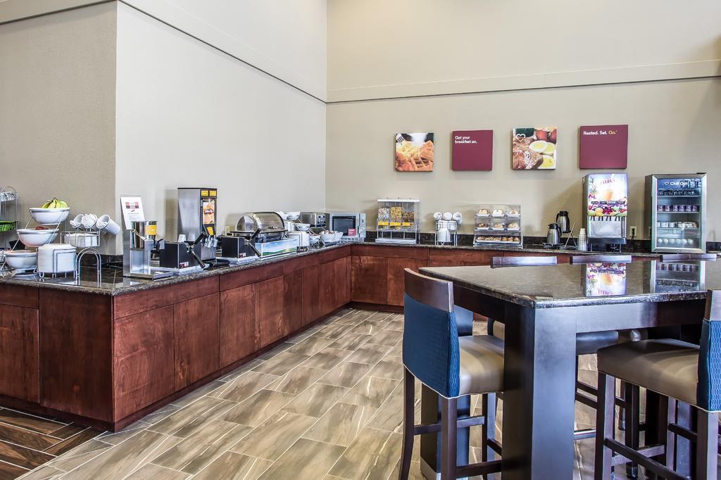 Comfort Suites Delavan - Lake Geneva Area Экстерьер фото