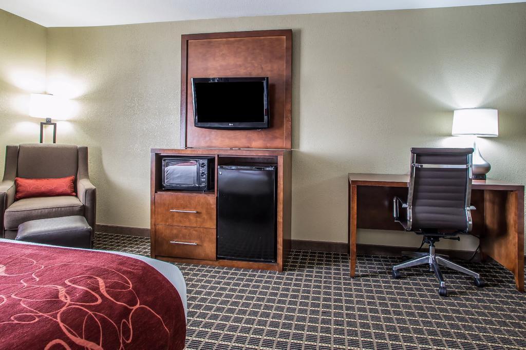 Comfort Suites Delavan - Lake Geneva Area Экстерьер фото