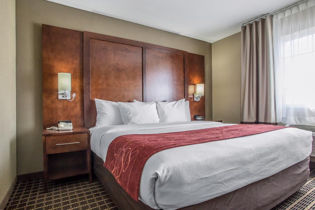 Comfort Suites Delavan - Lake Geneva Area Экстерьер фото
