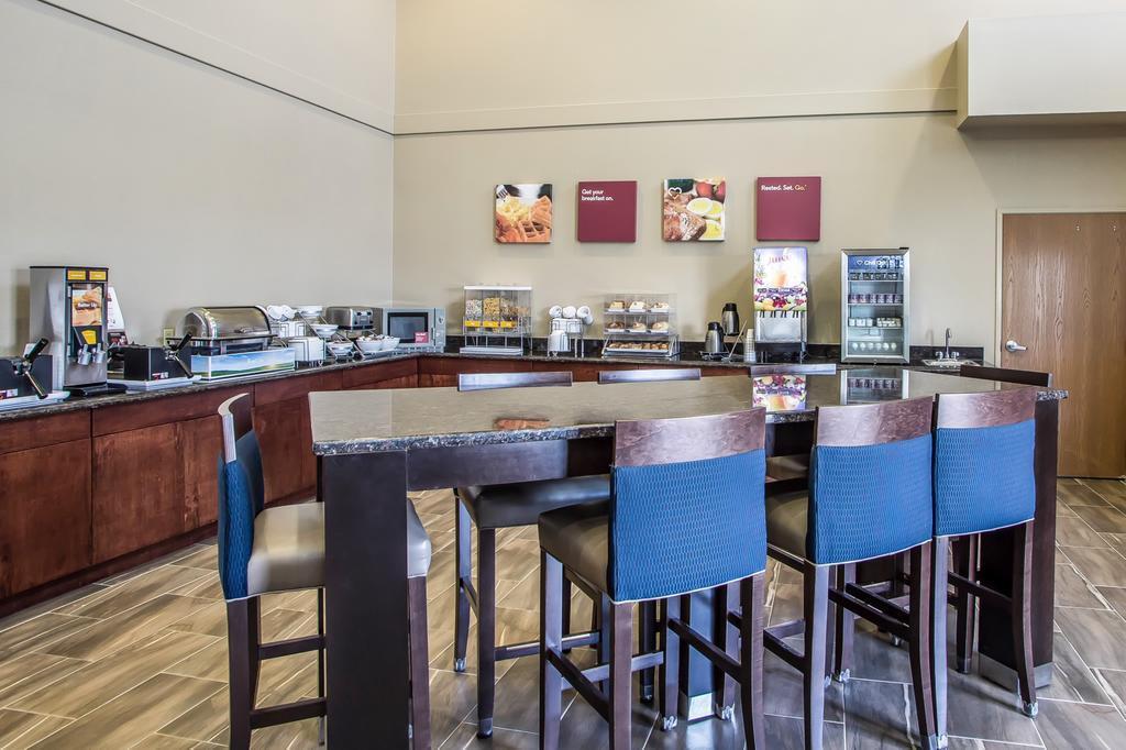 Comfort Suites Delavan - Lake Geneva Area Экстерьер фото